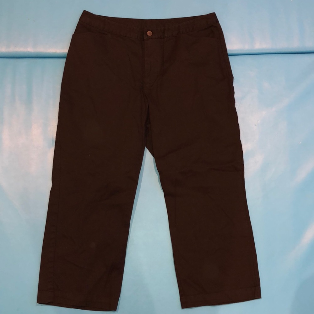 Erik Stewart black capris. 10